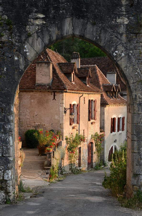 Hotel Restaurant Du Causse 생시르크라포피 외부 사진