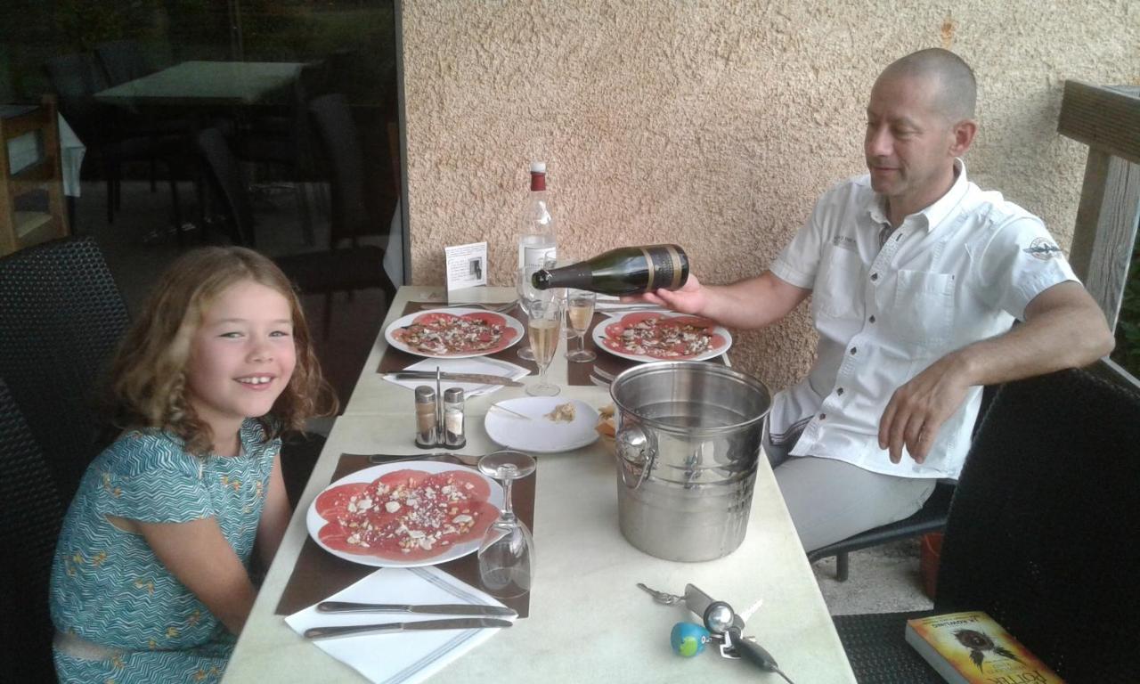 Hotel Restaurant Du Causse 생시르크라포피 외부 사진