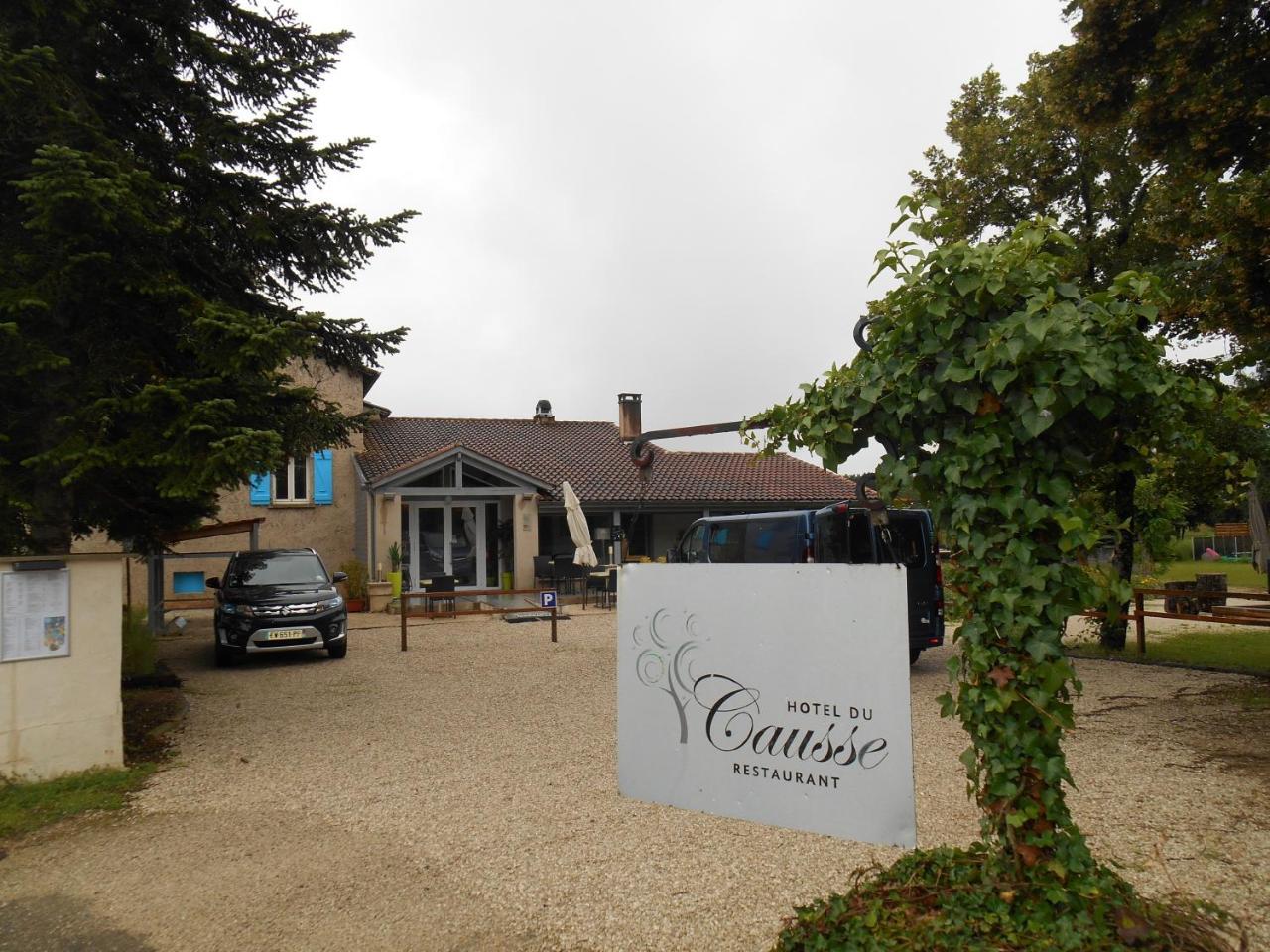 Hotel Restaurant Du Causse 생시르크라포피 외부 사진
