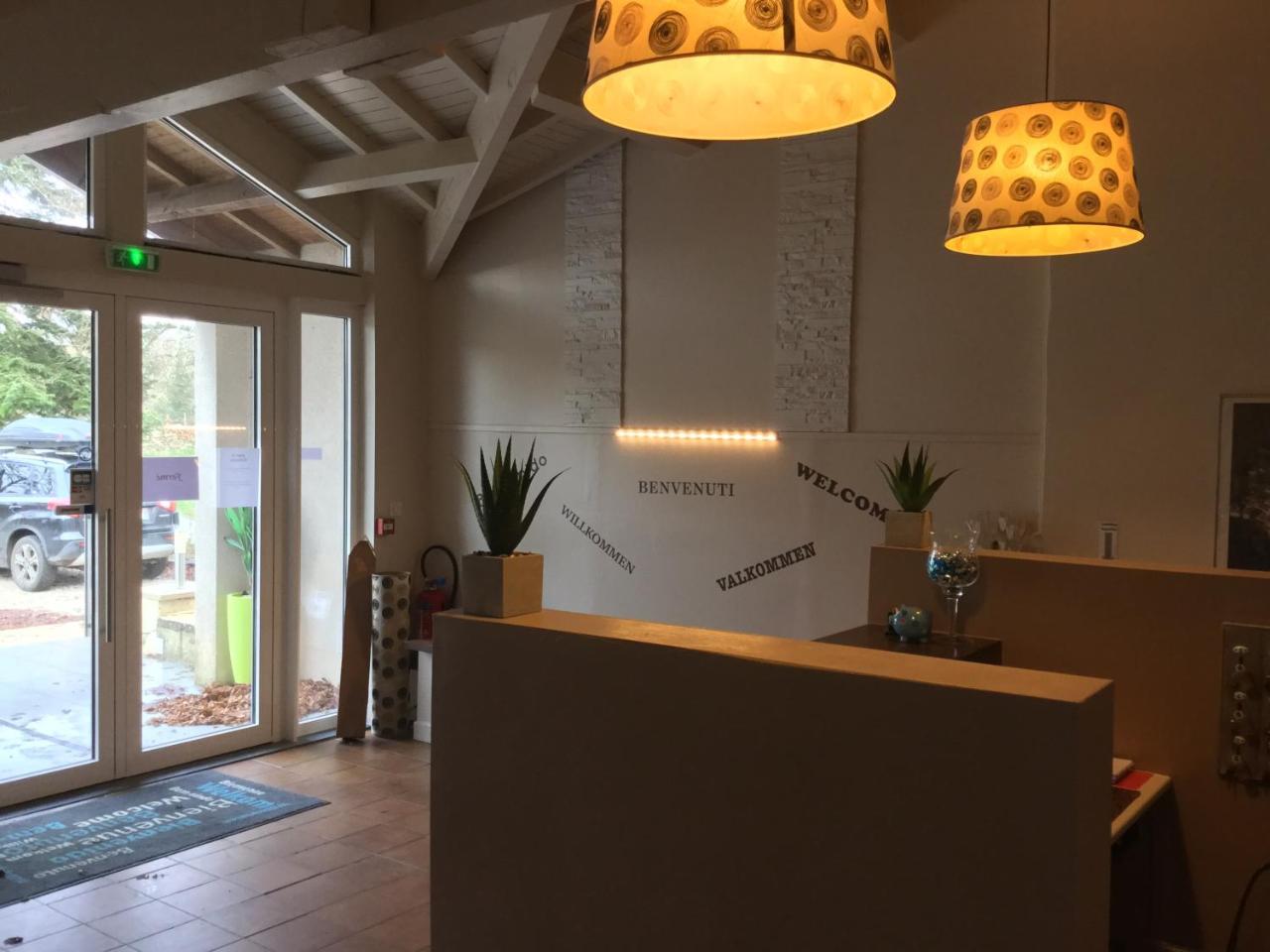 Hotel Restaurant Du Causse 생시르크라포피 외부 사진